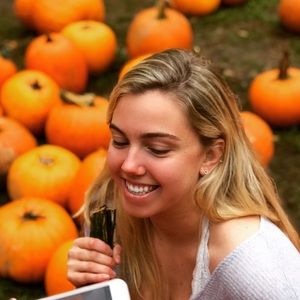 Meet your Posher, Elizabeth